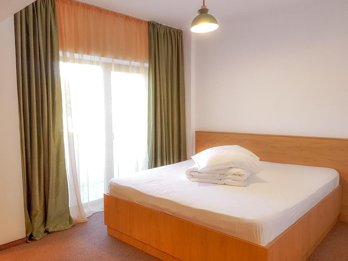 Casa Lazaroiu 3*